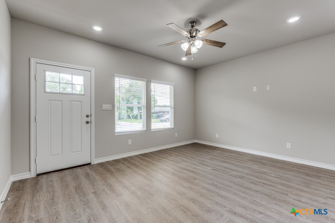 228 W Martindale