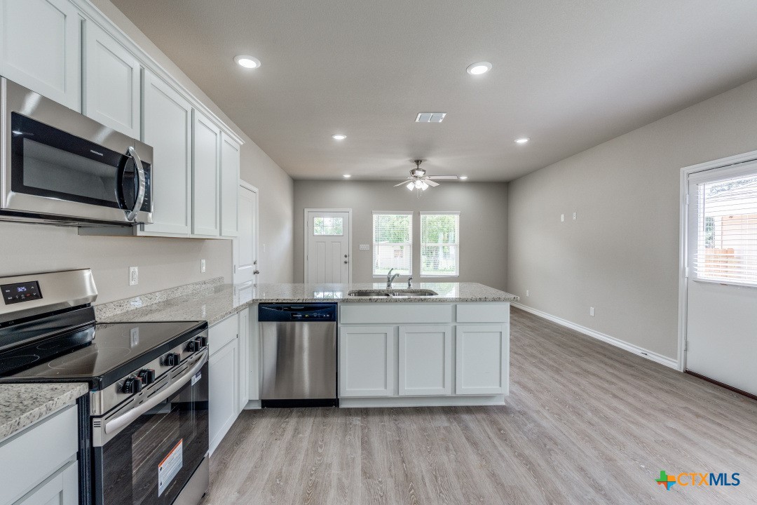 228 W Martindale