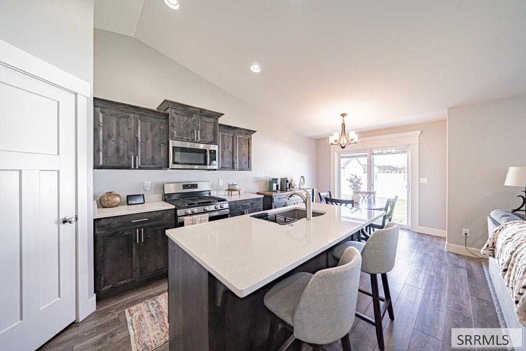 3816 N Catalina Avenue