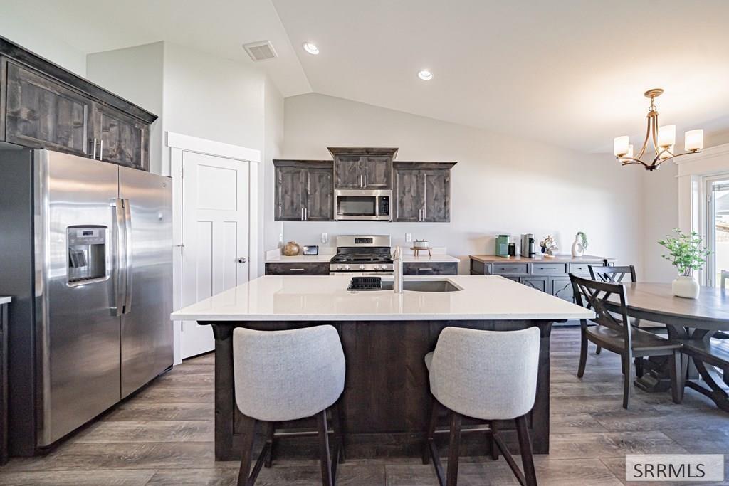 3816 N Catalina Avenue