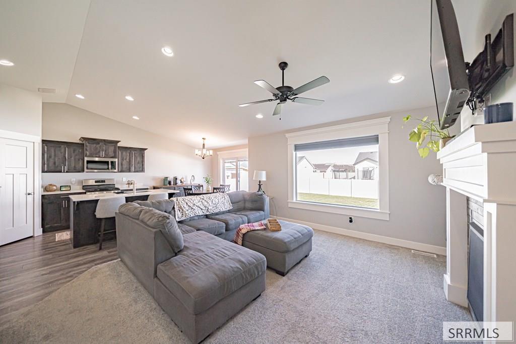 3816 N Catalina Avenue