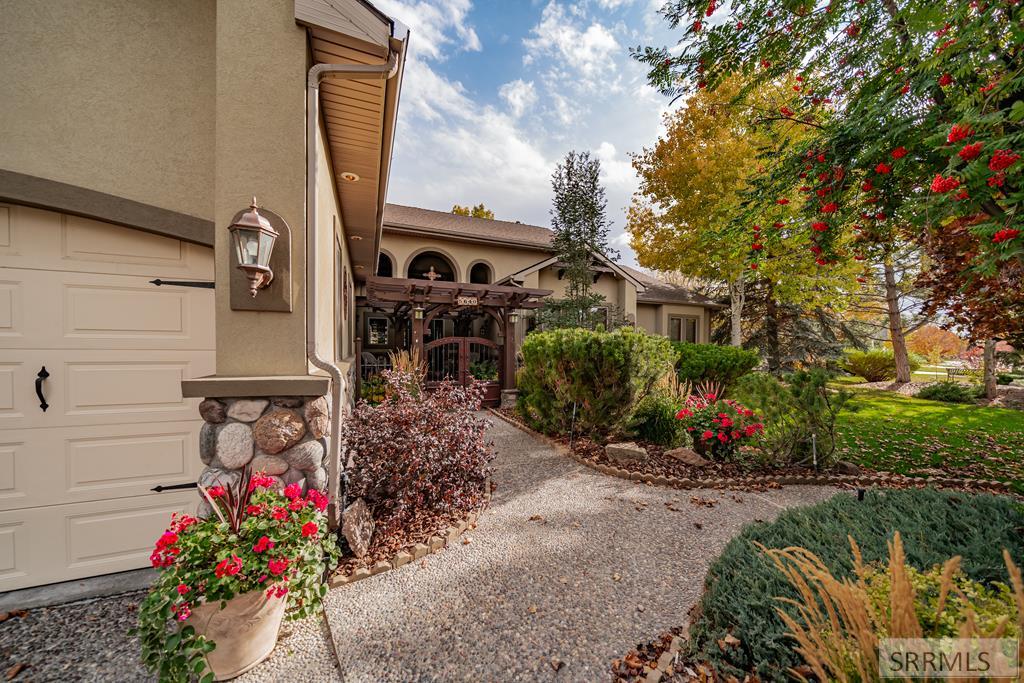 5640 Gleneagles Drive