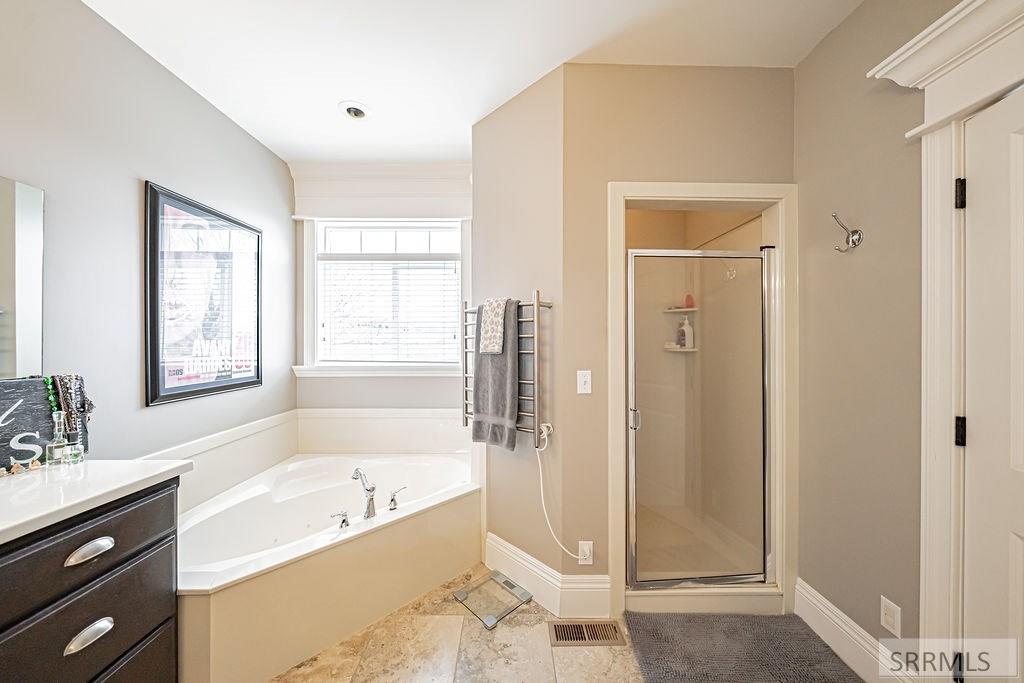 5664 E Sagewood Drive