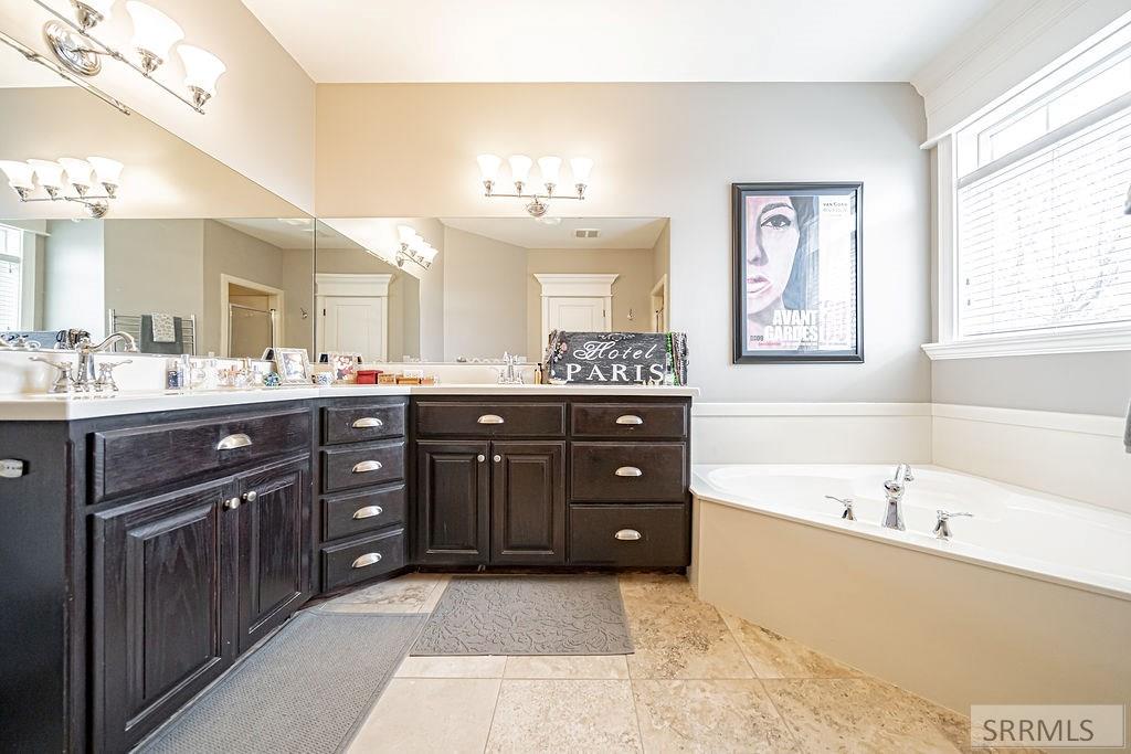 5664 E Sagewood Drive