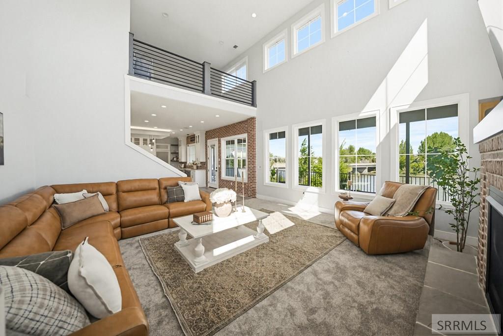 Floor-to-ceiling windows overlooking the Snake River from open concept living area