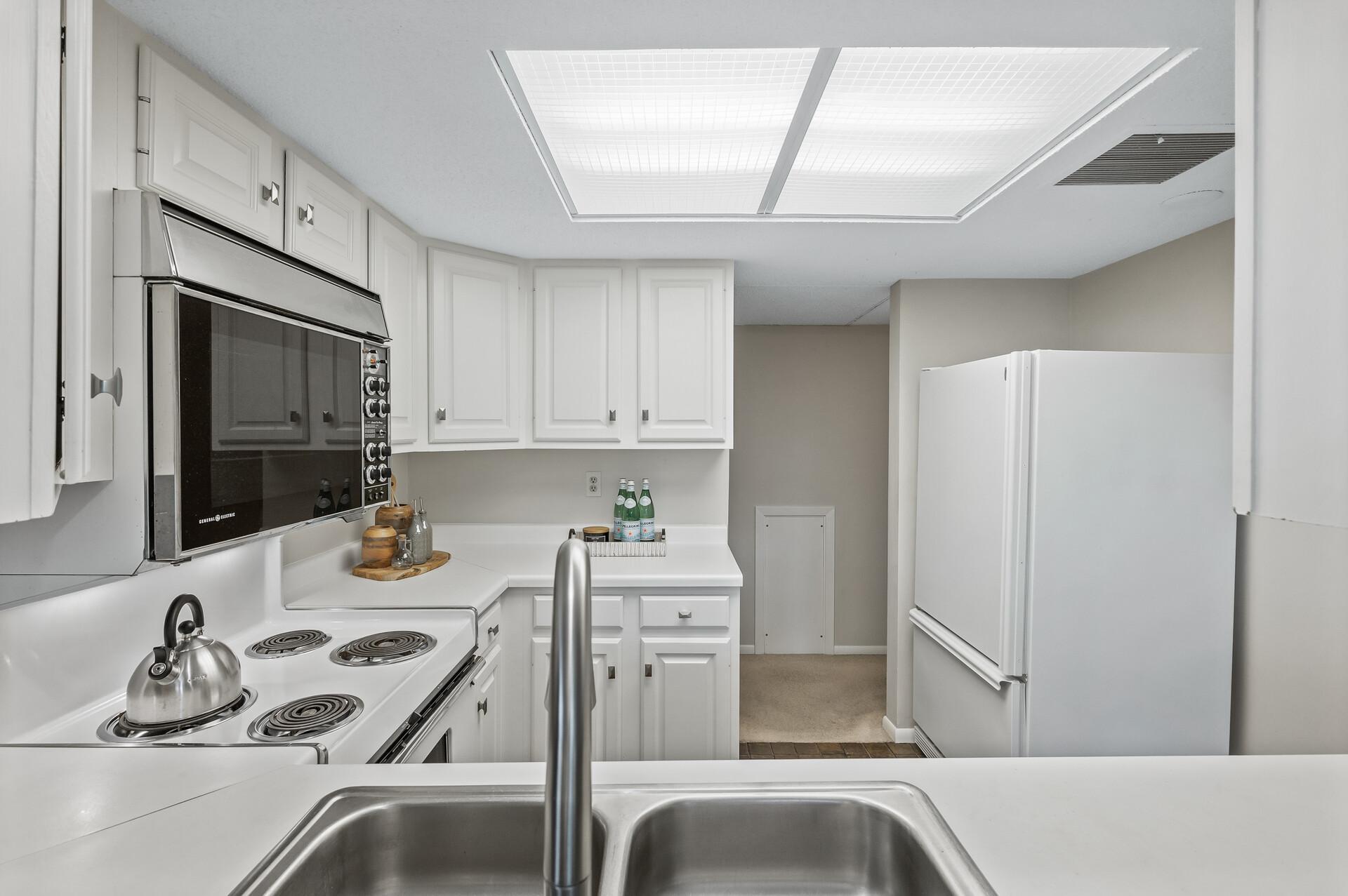 6085 Lincoln Drive Unit: 223
