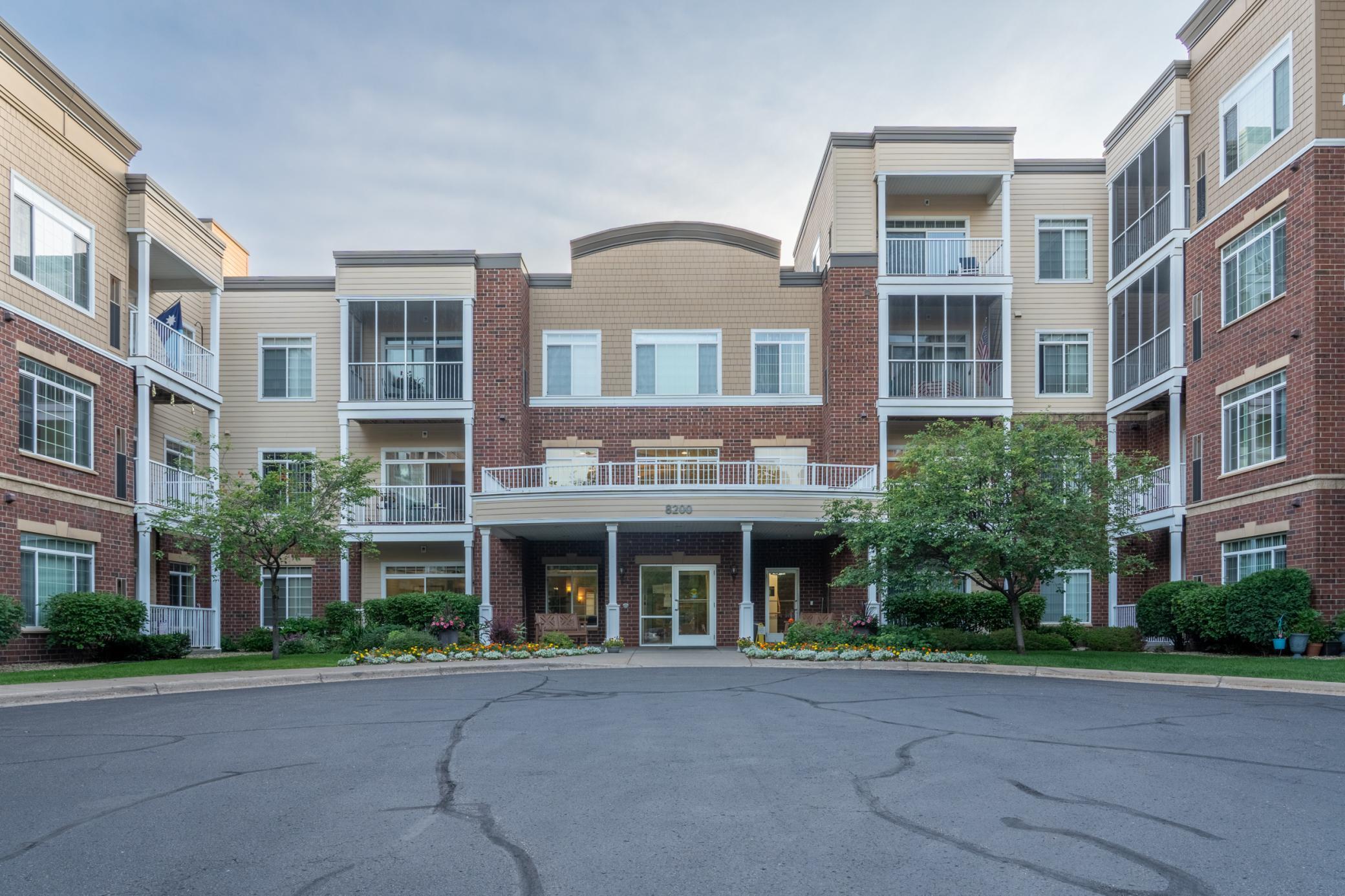 8200 W 33rd Street Unit: 208