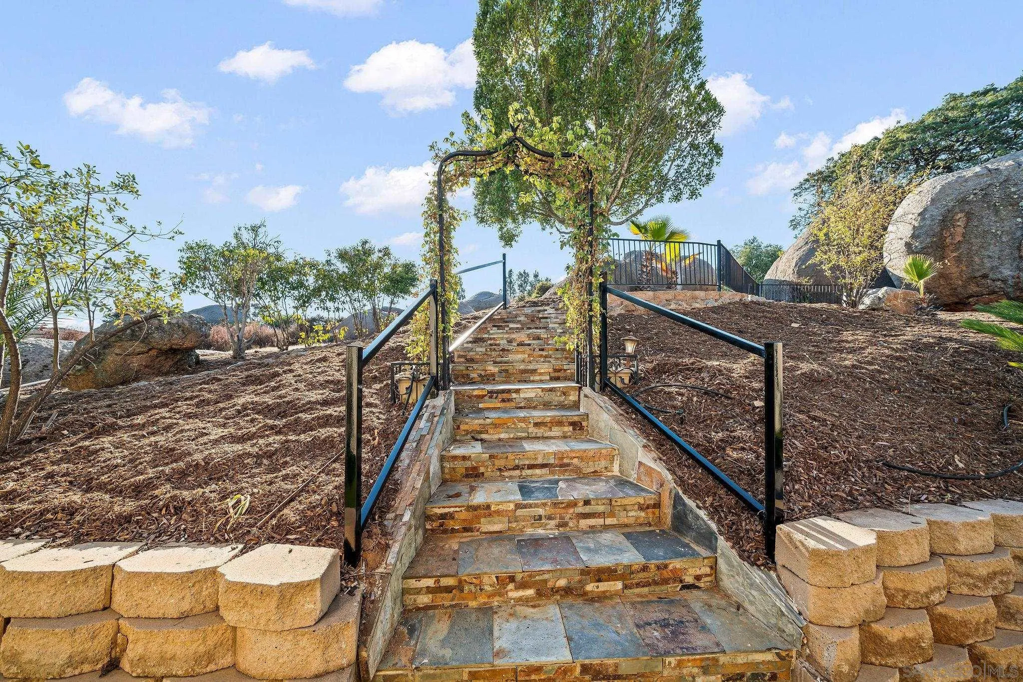 2625-27 Rancho Sierra