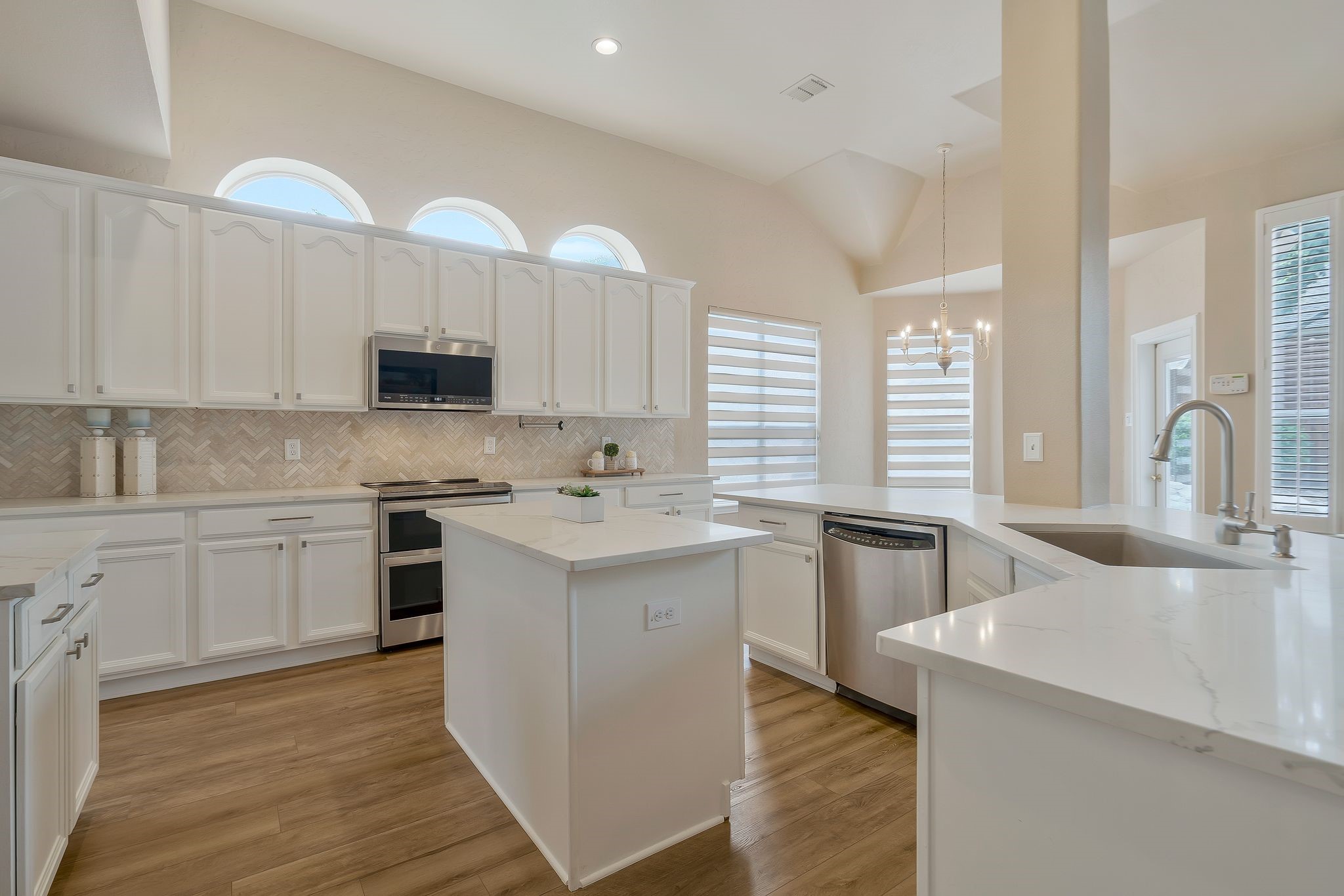 2401 Crockett Court