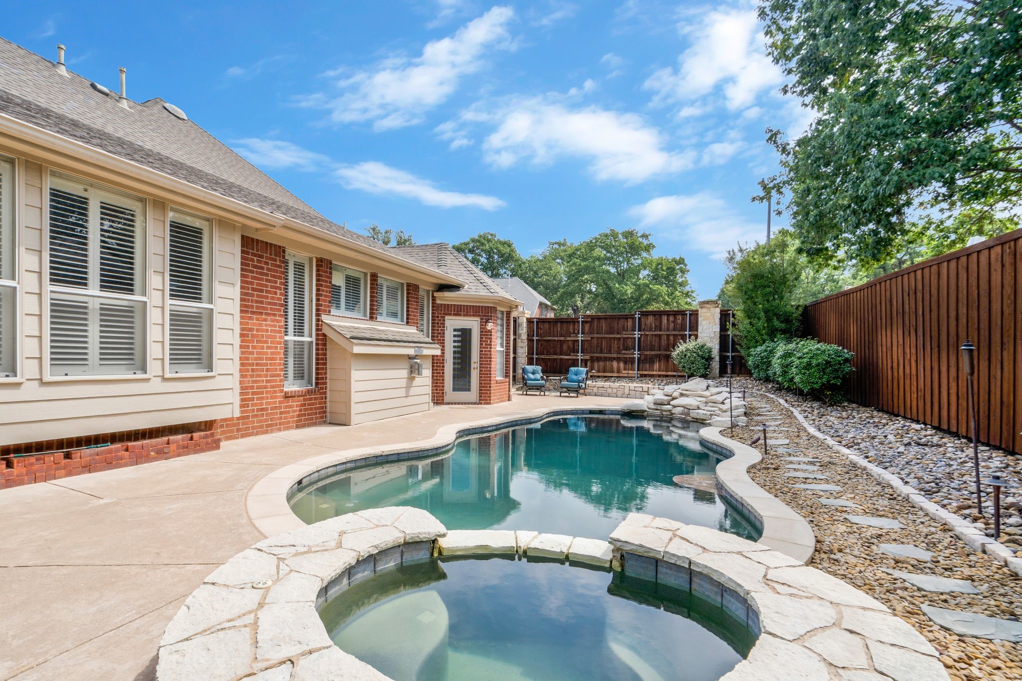 2401 Crockett Court