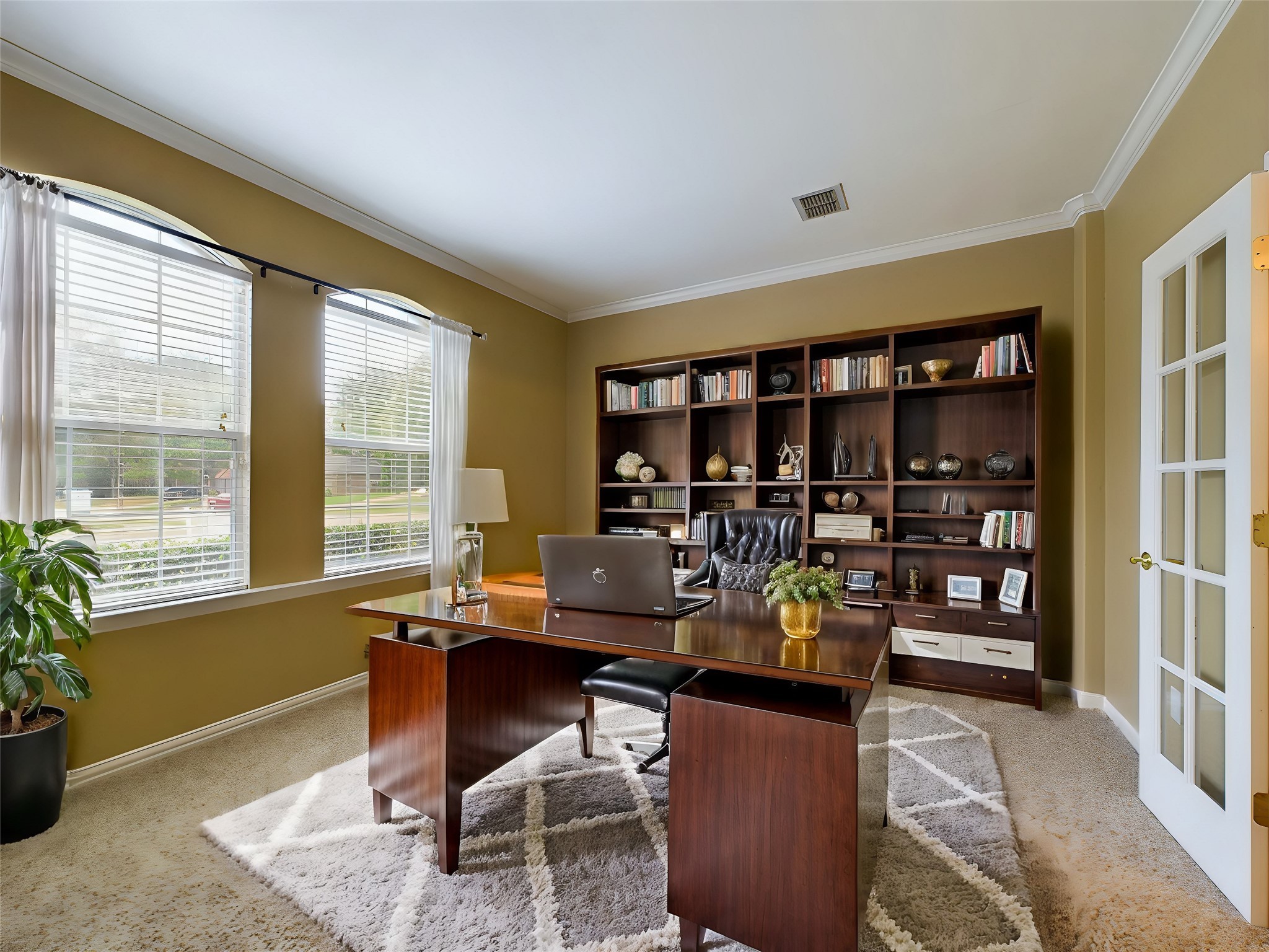 2401 Crockett Court