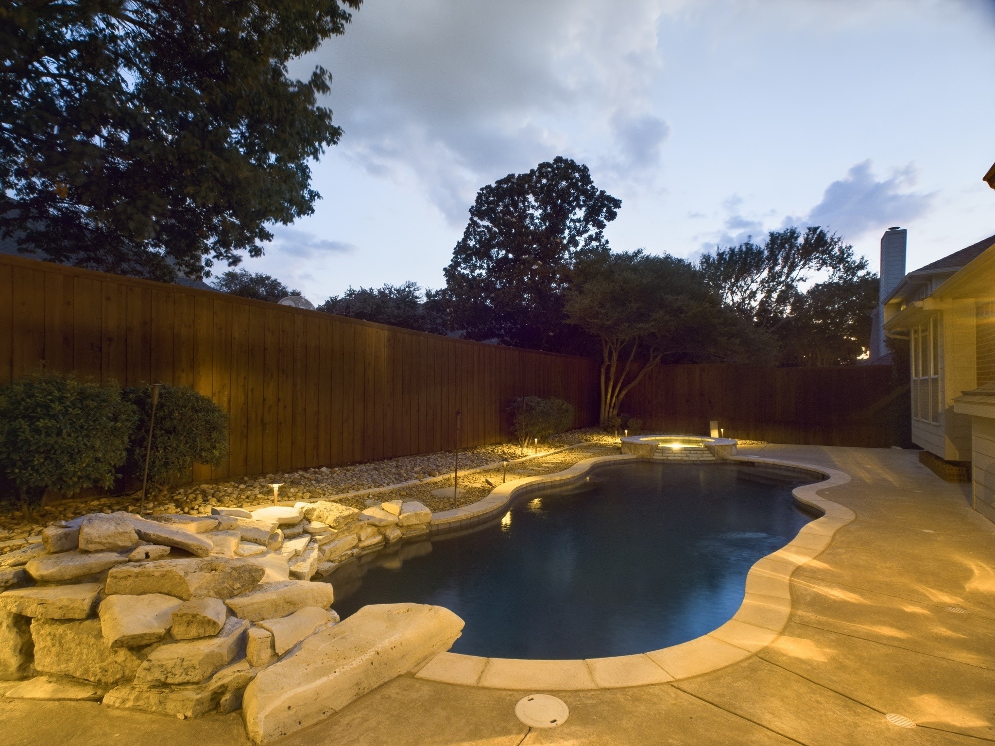 2401 Crockett Court