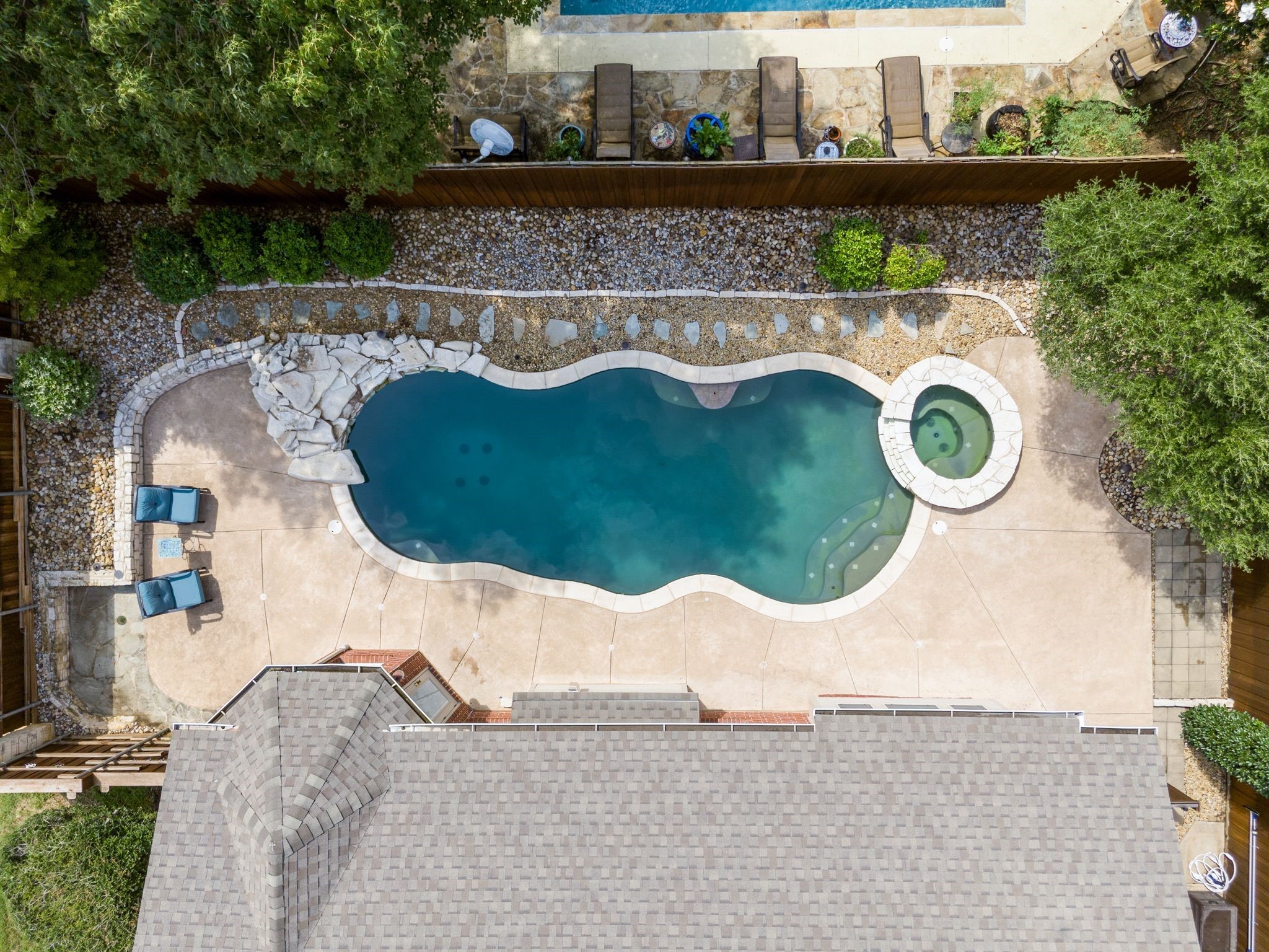 2401 Crockett Court