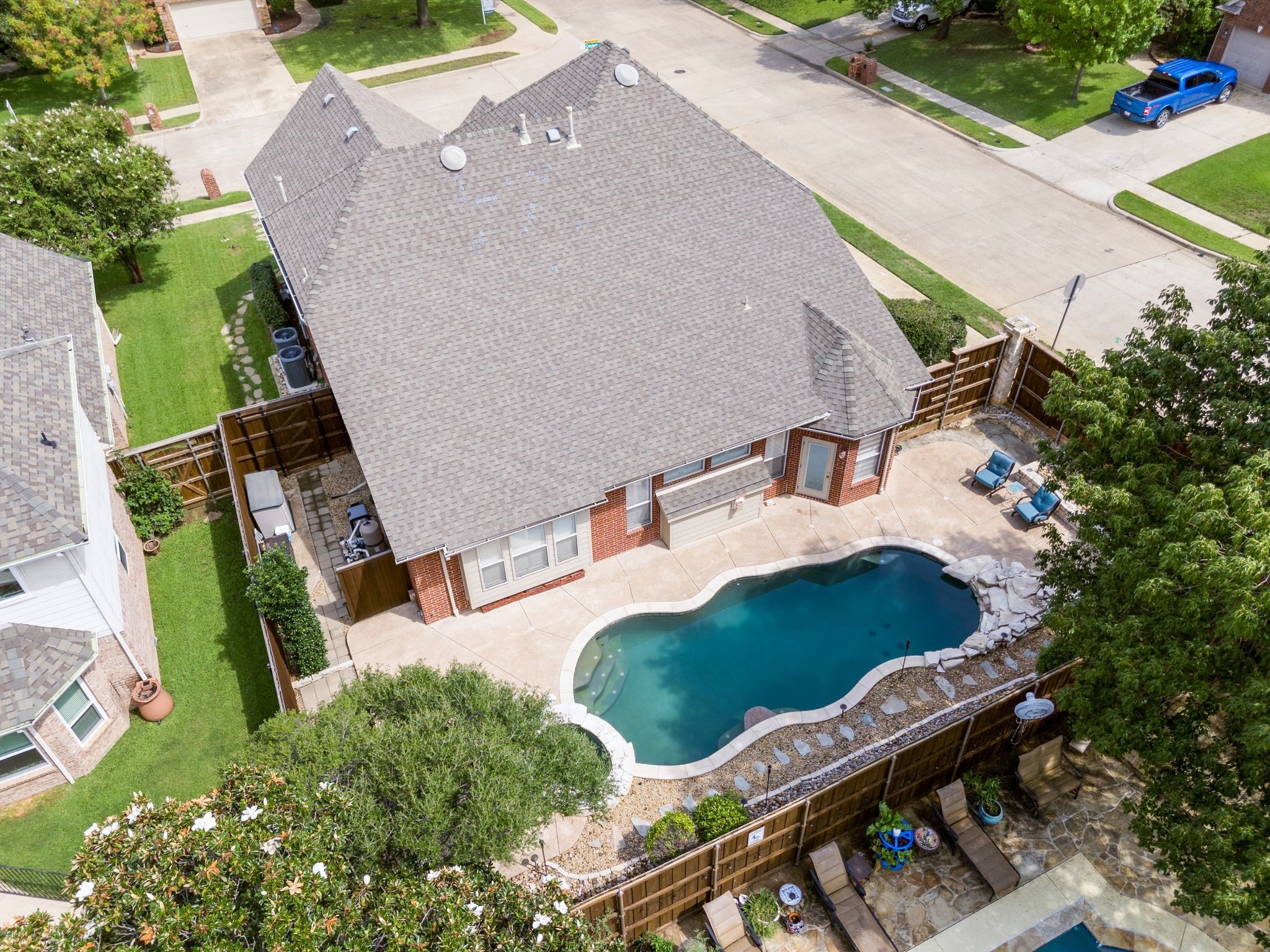 2401 Crockett Court