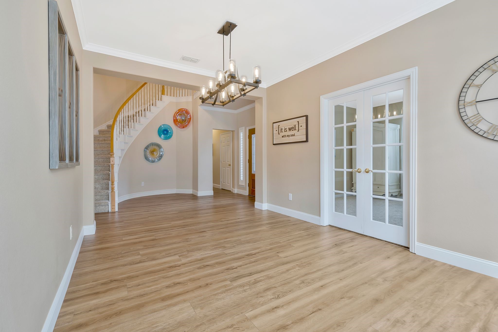 2401 Crockett Court