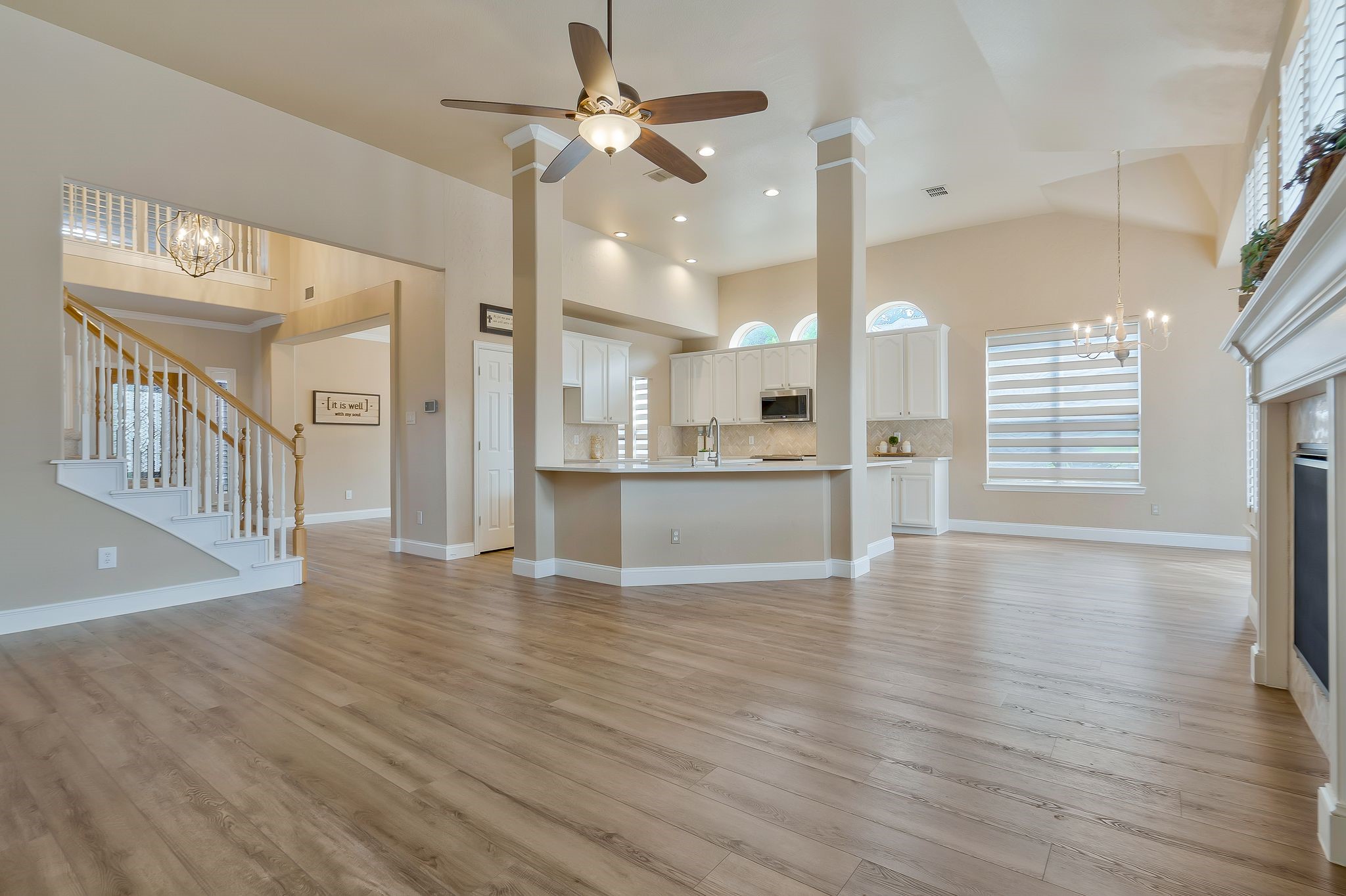 2401 Crockett Court