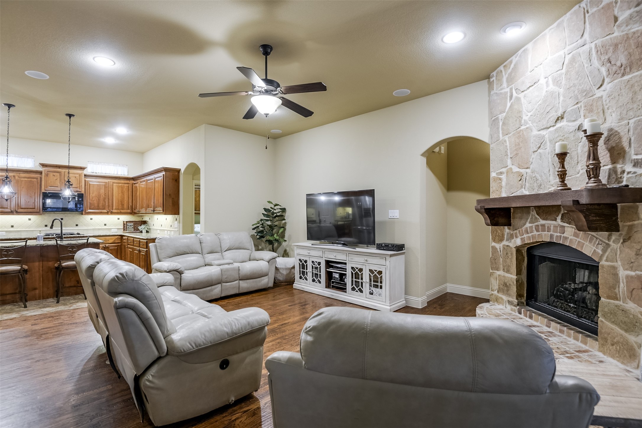 6904 Finch Drive