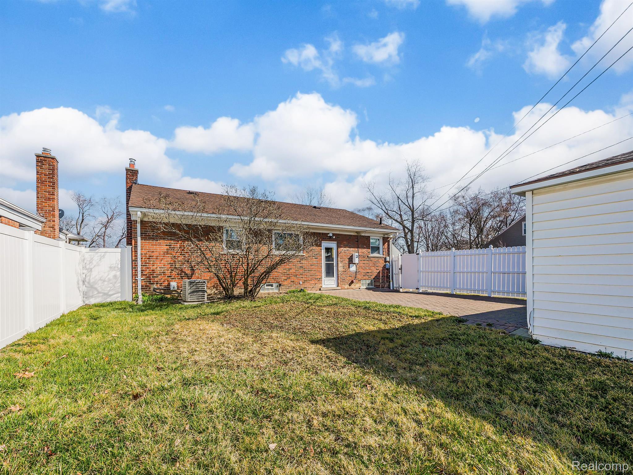 707 DETROIT Avenue