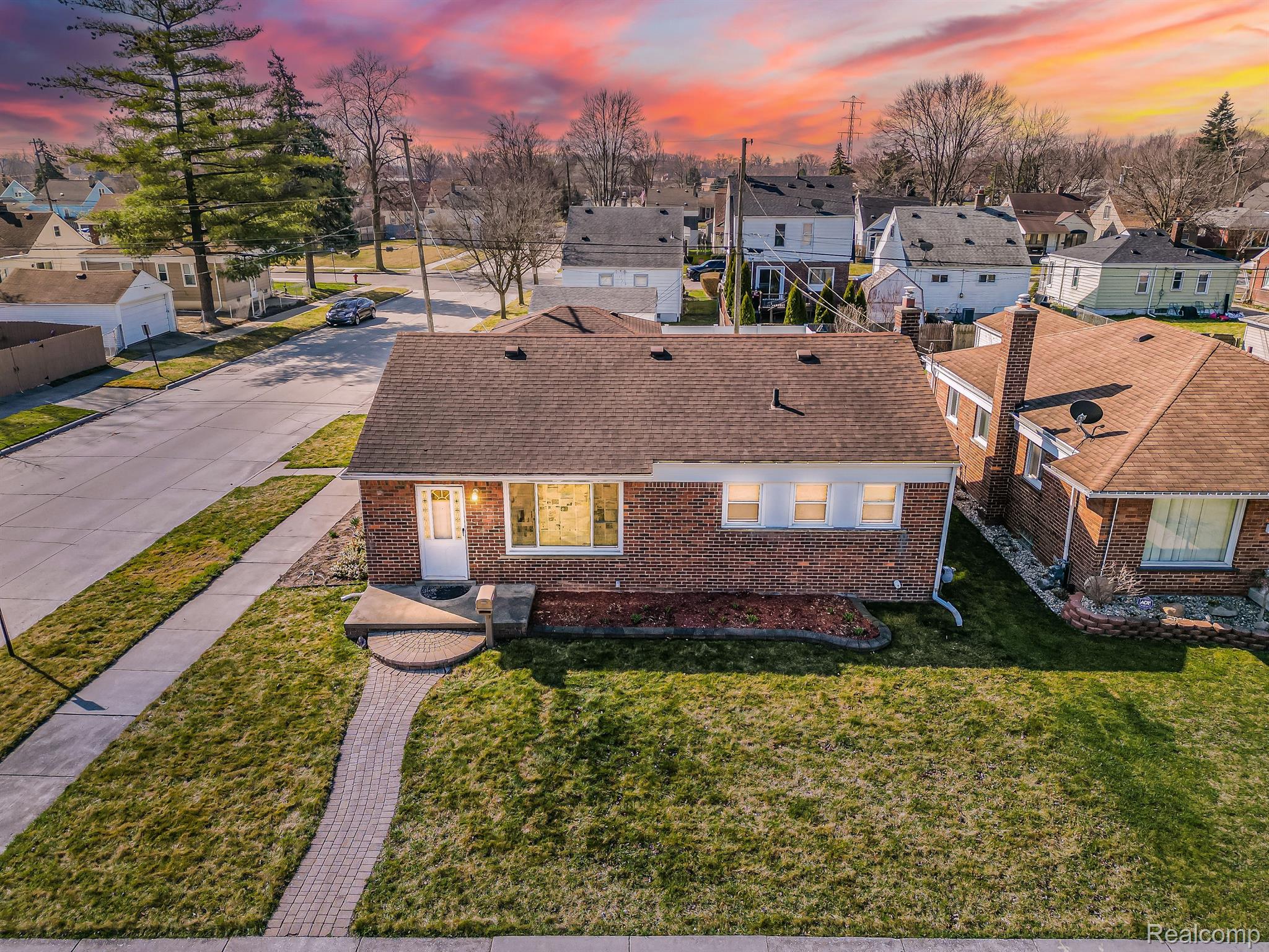 707 DETROIT Avenue
