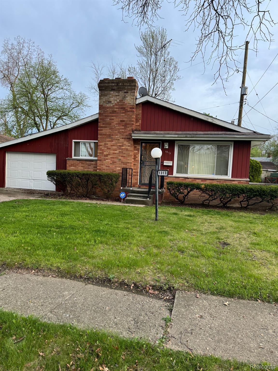 1313 W HOME Avenue