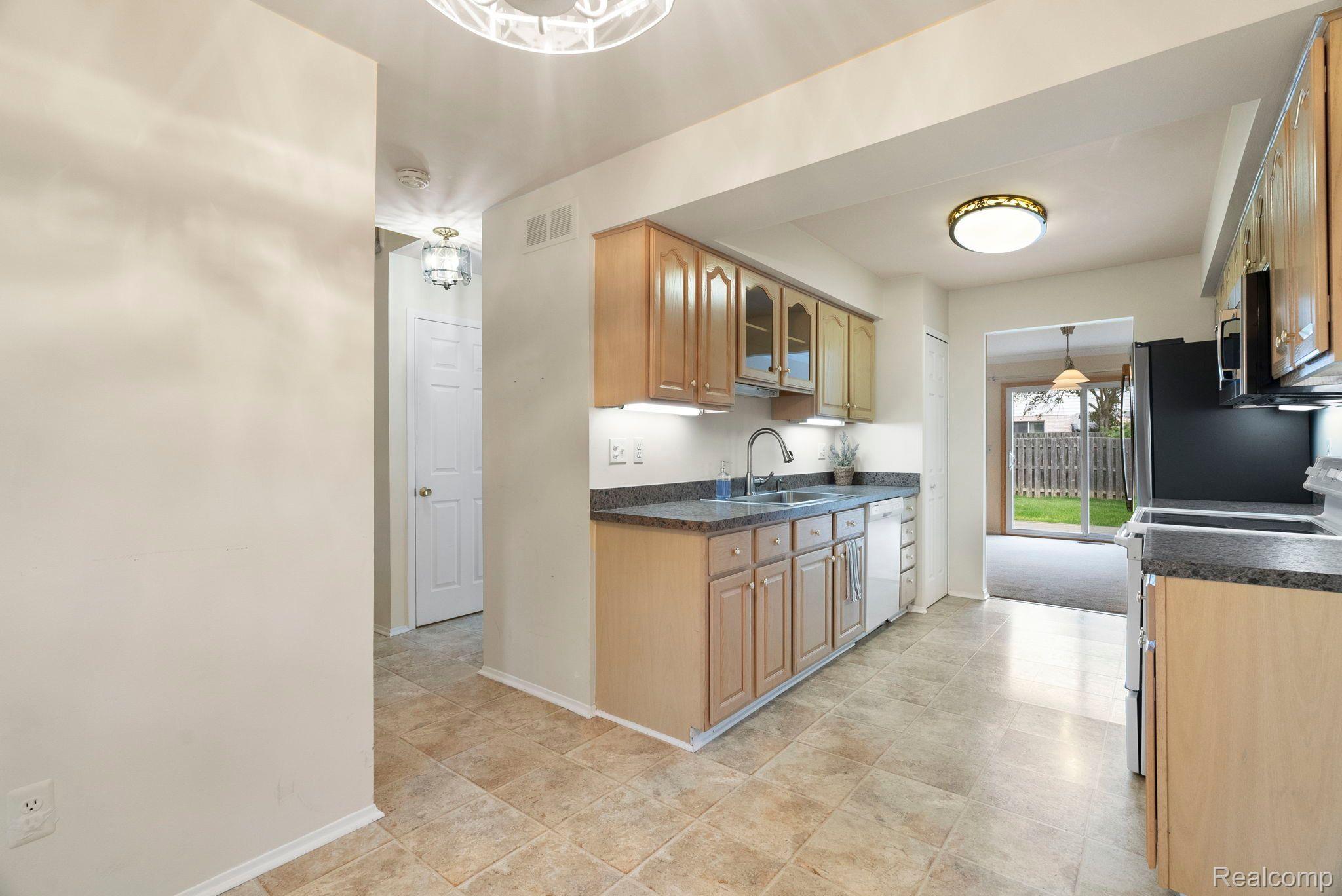 131 STRATFORD Lane