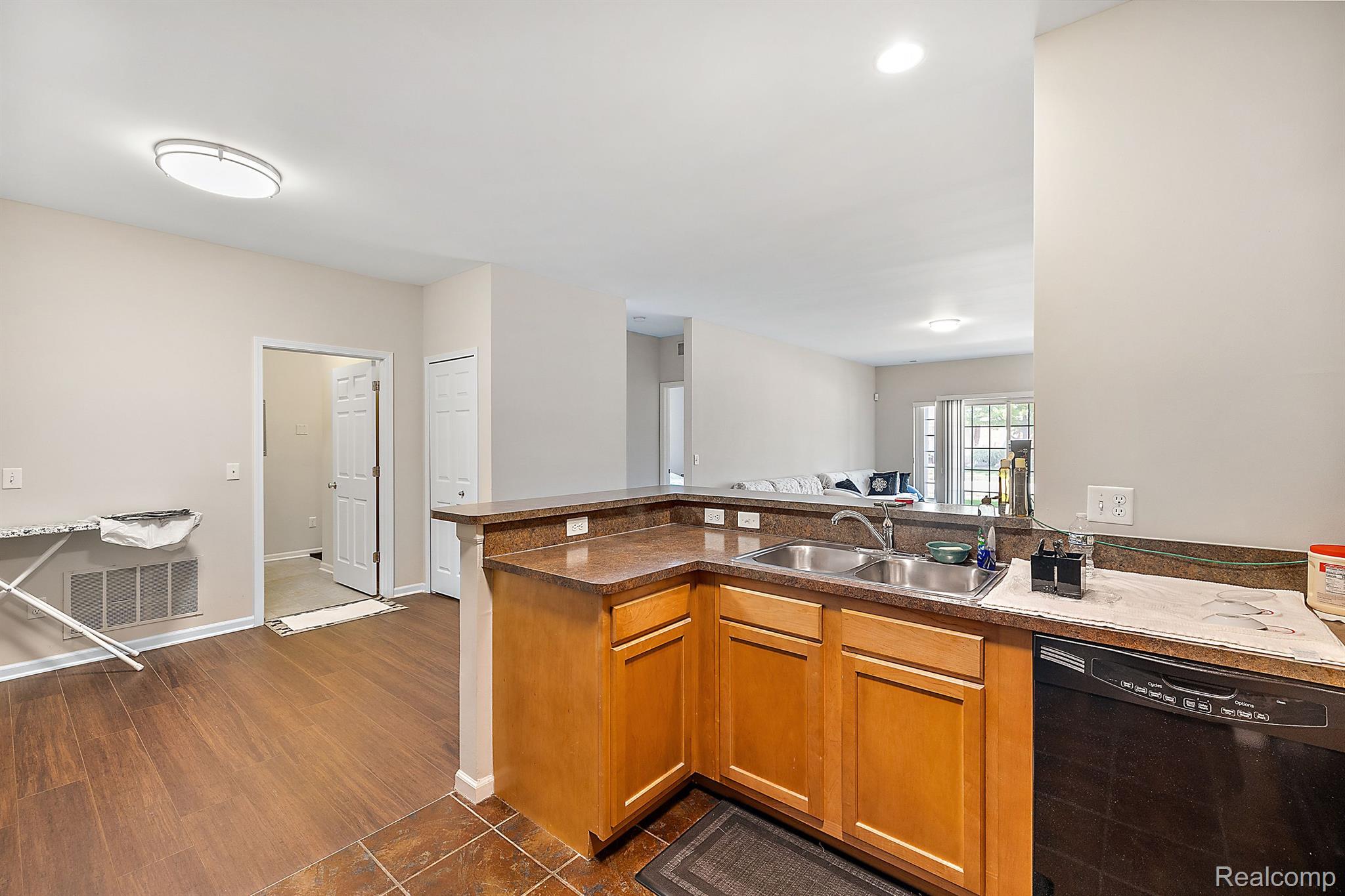 8475 HEYWOOD Circle