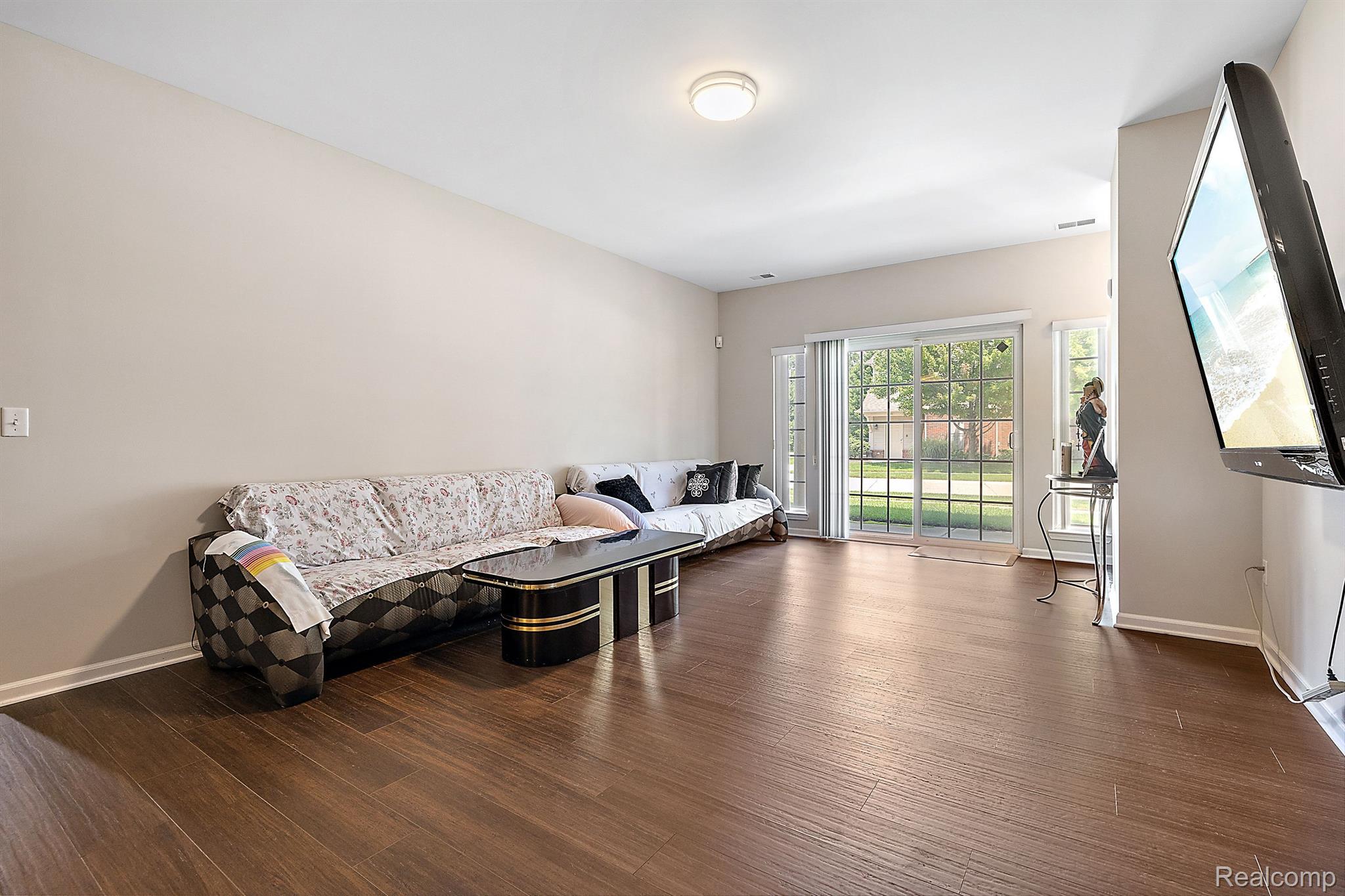 8475 HEYWOOD Circle