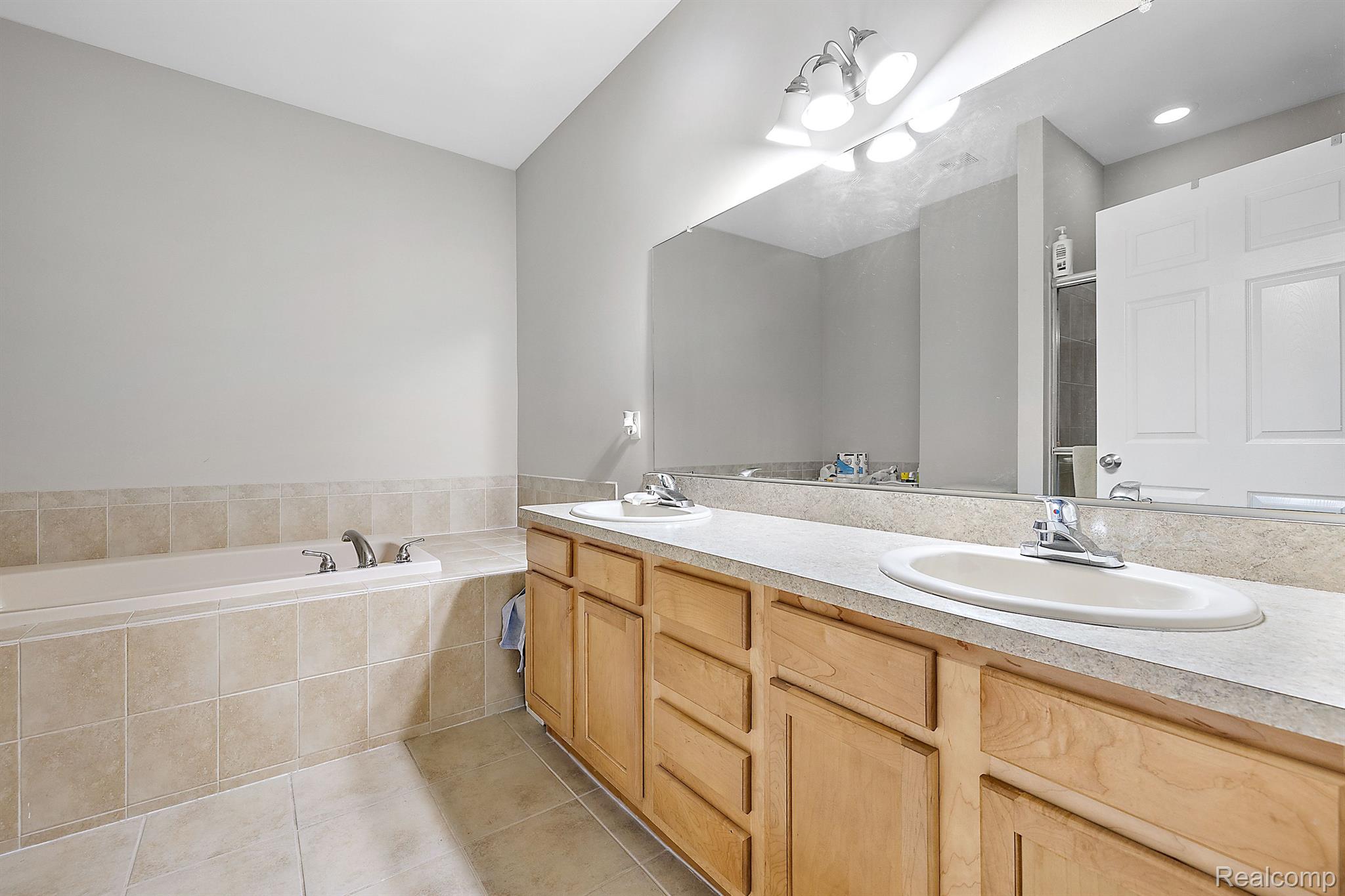8475 HEYWOOD Circle