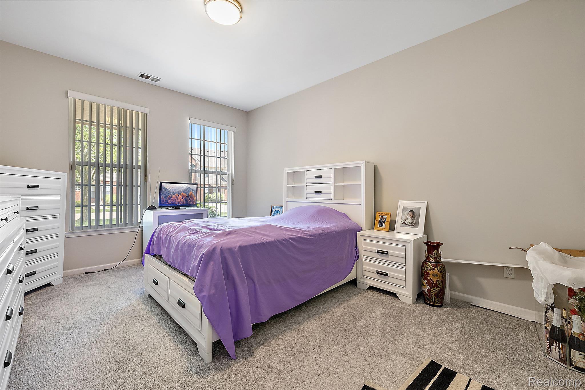 8475 HEYWOOD Circle