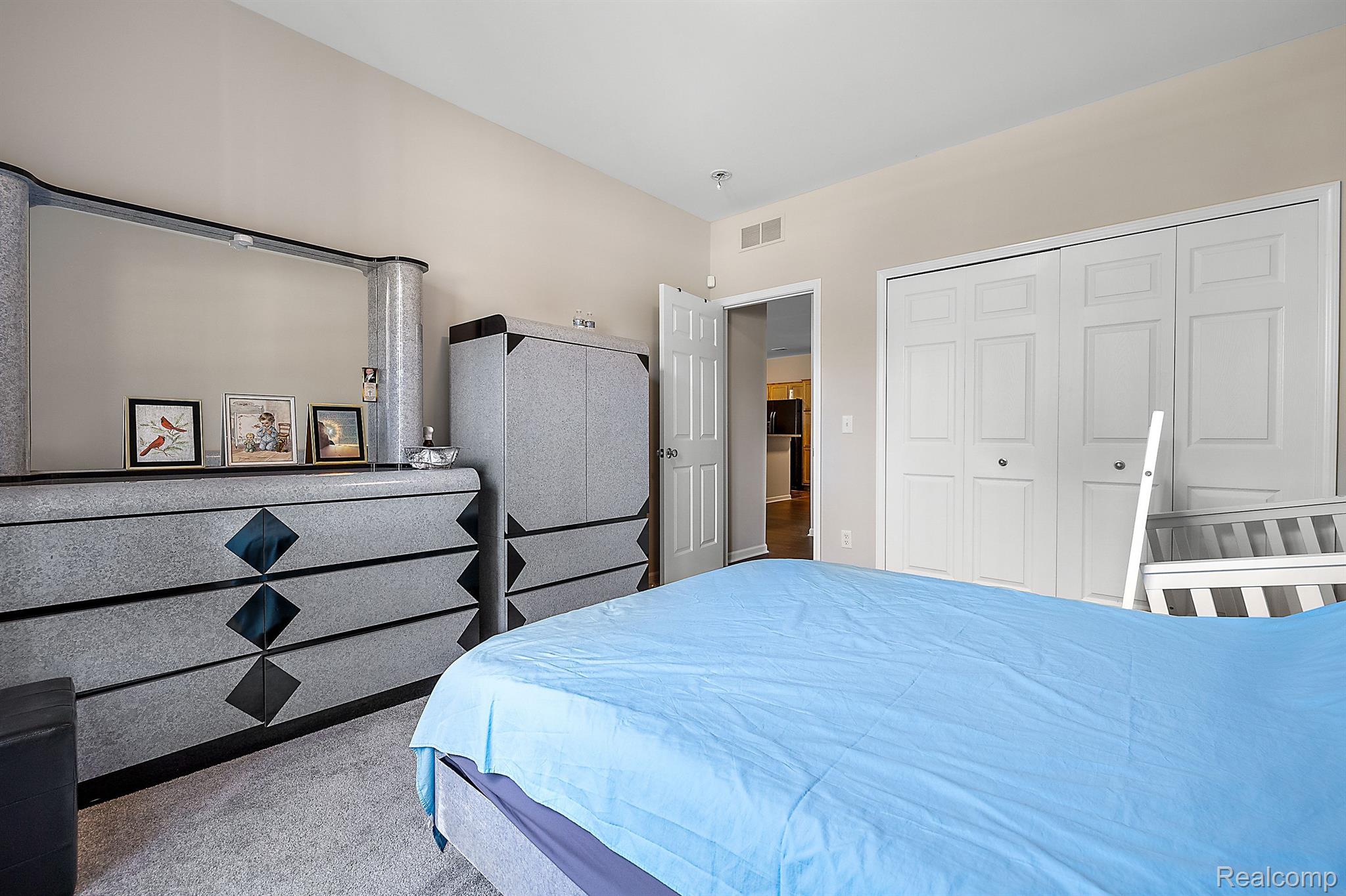 8475 HEYWOOD Circle