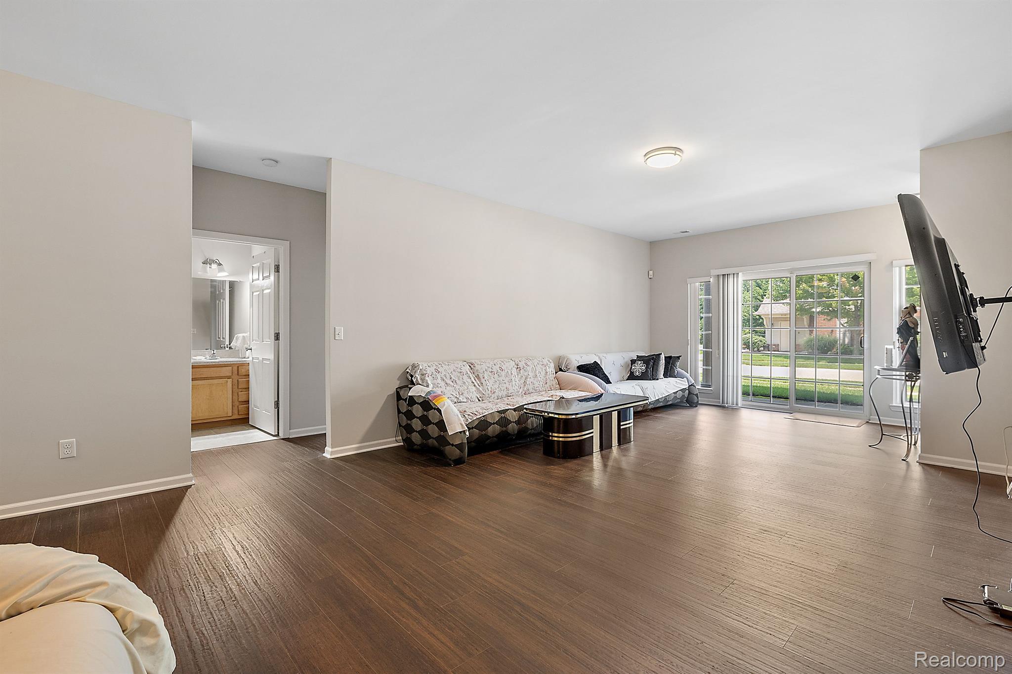 8475 HEYWOOD Circle