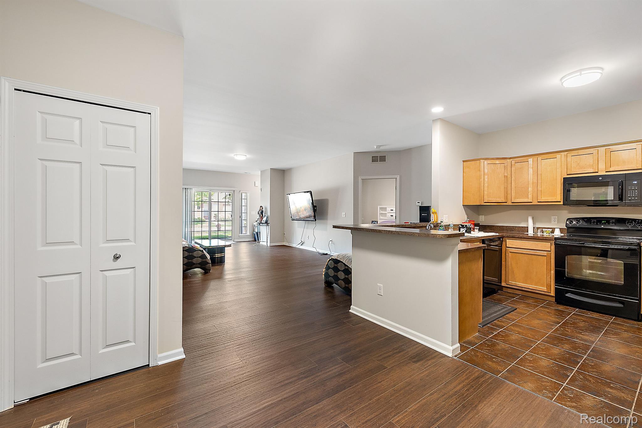 8475 HEYWOOD Circle