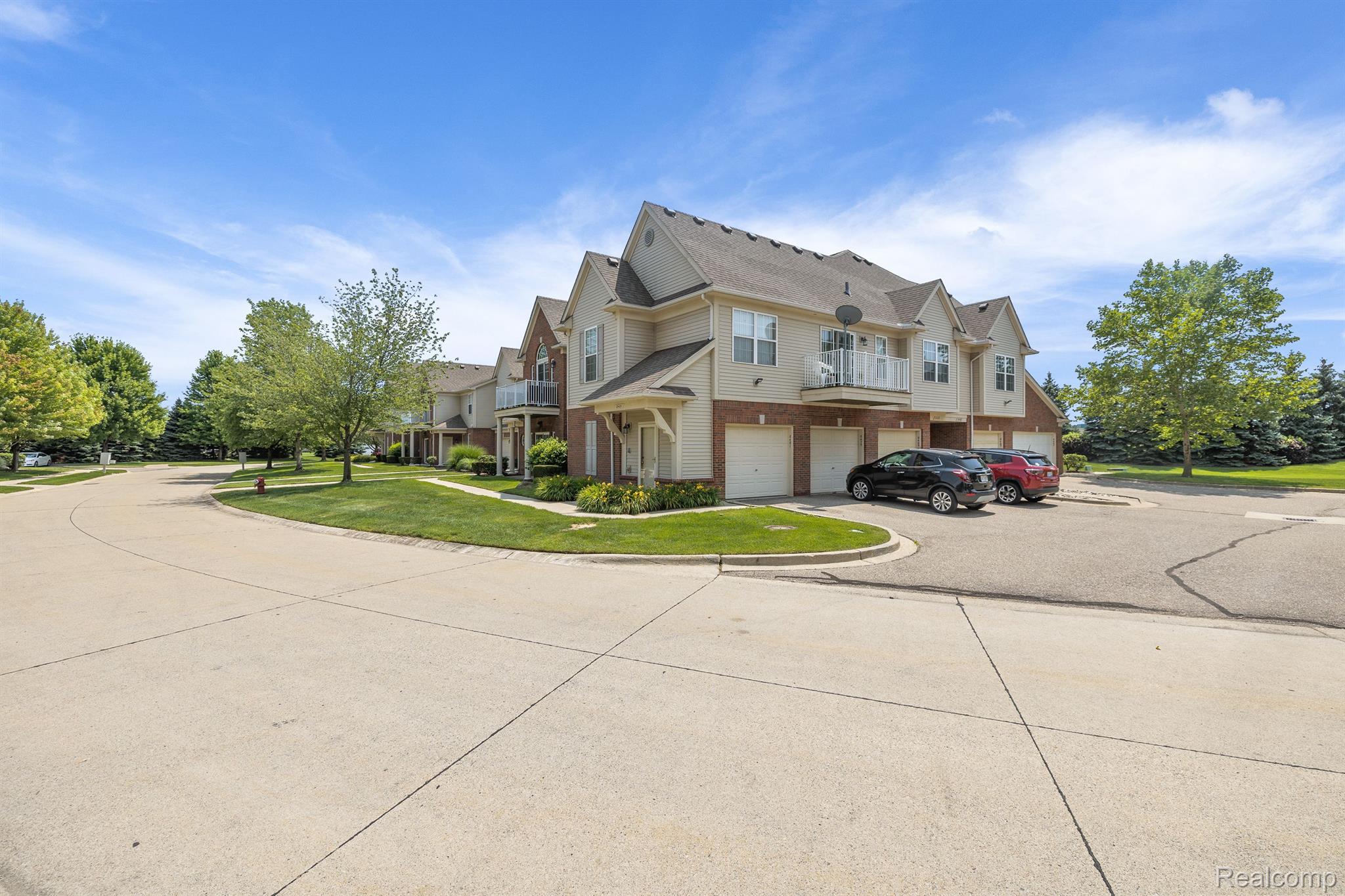 8475 HEYWOOD Circle