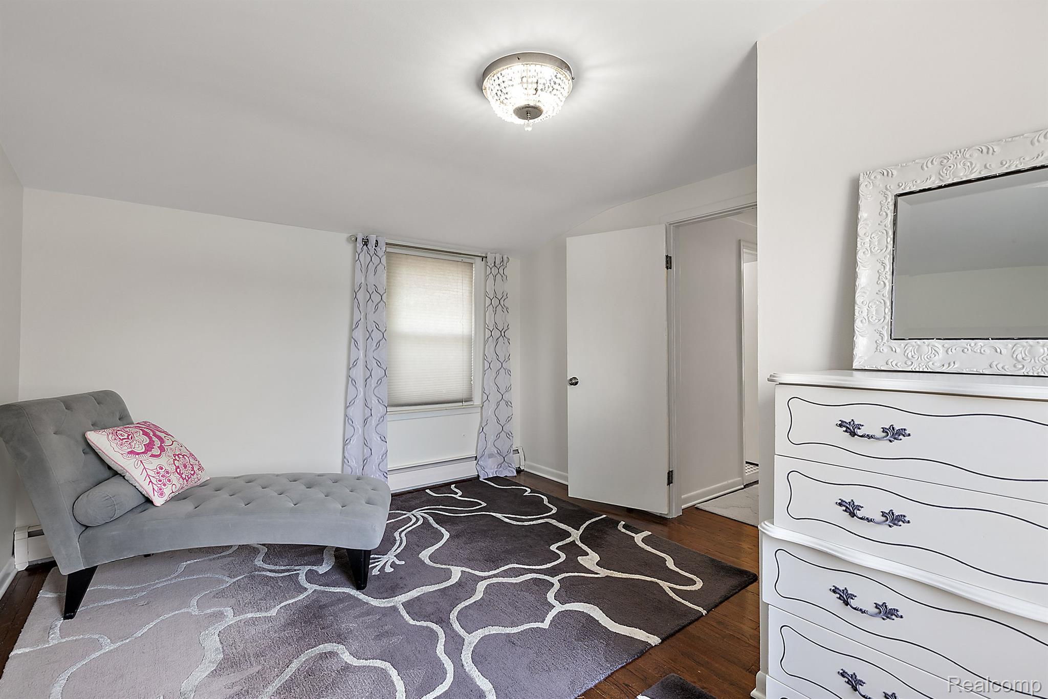 927 S LONG LAKE Boulevard