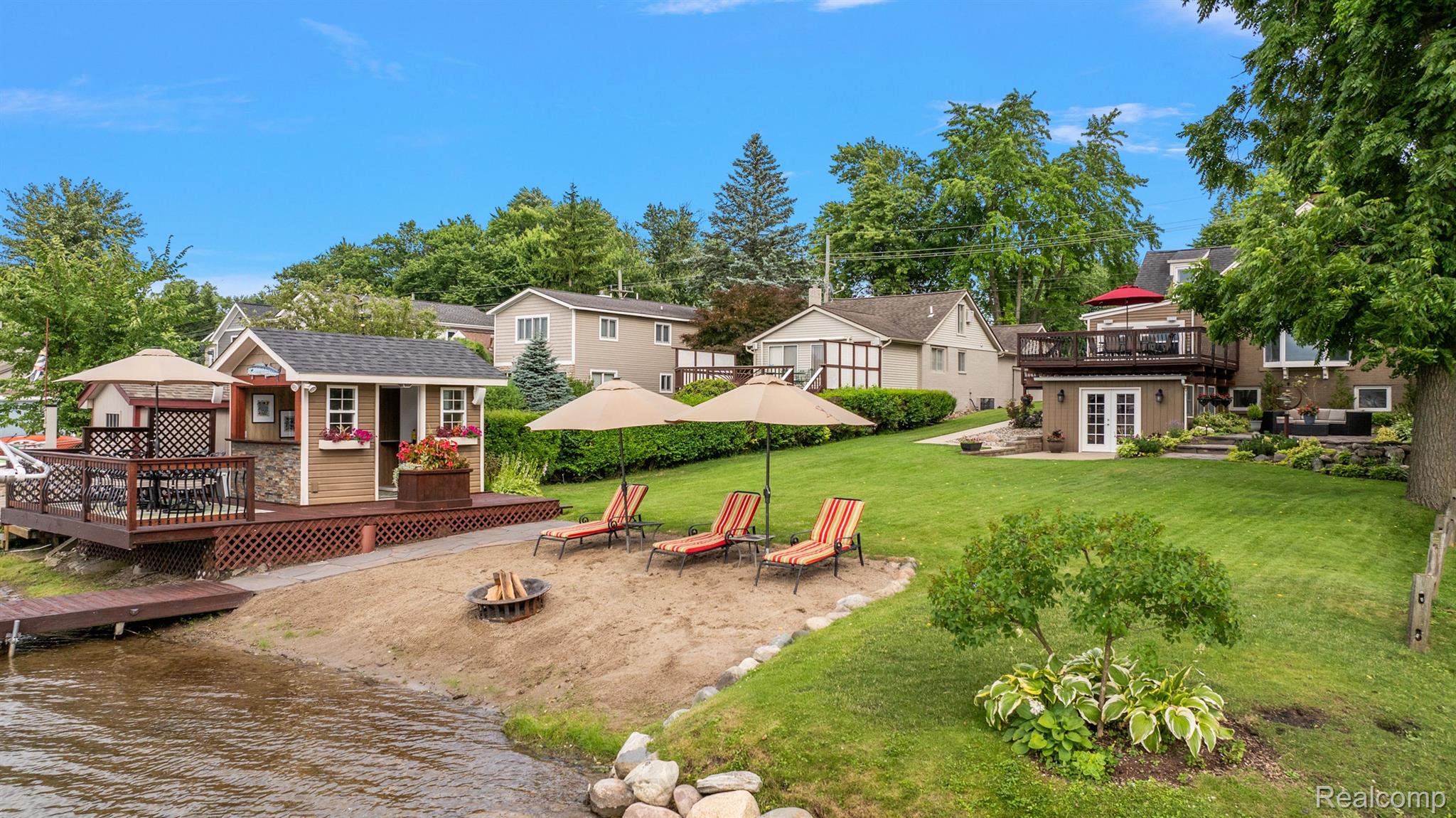 927 S LONG LAKE Boulevard