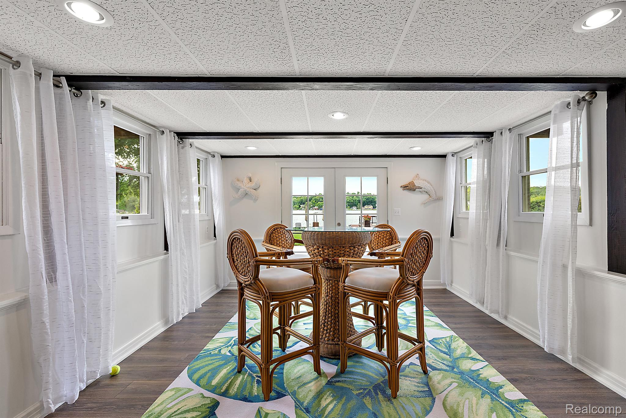 927 S LONG LAKE Boulevard