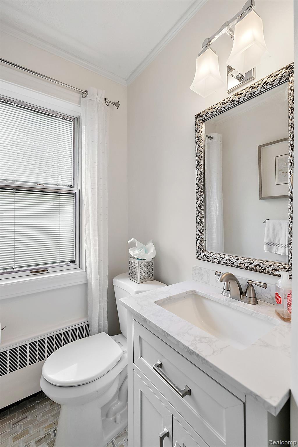 927 S LONG LAKE Boulevard