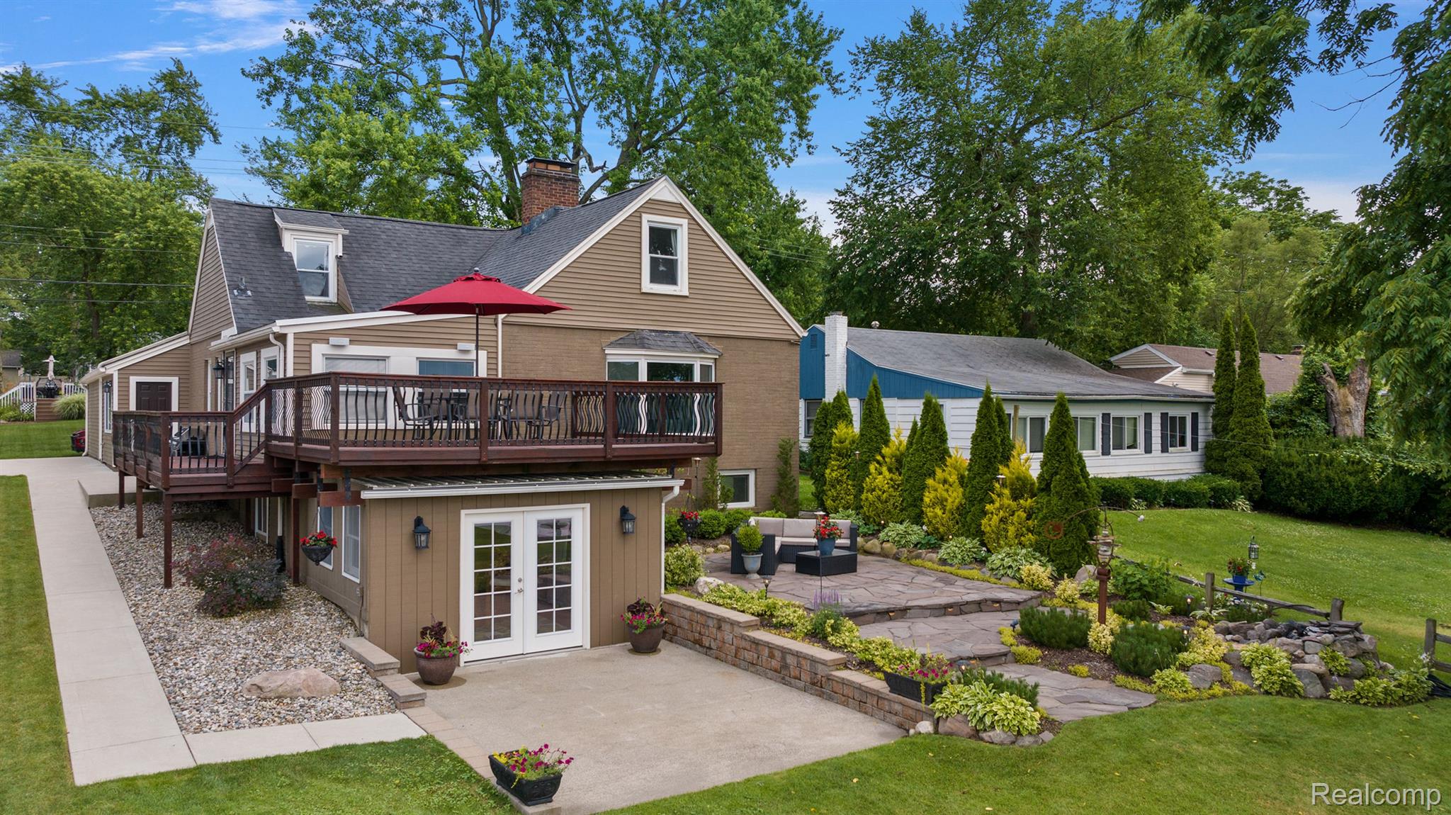 927 S LONG LAKE Boulevard