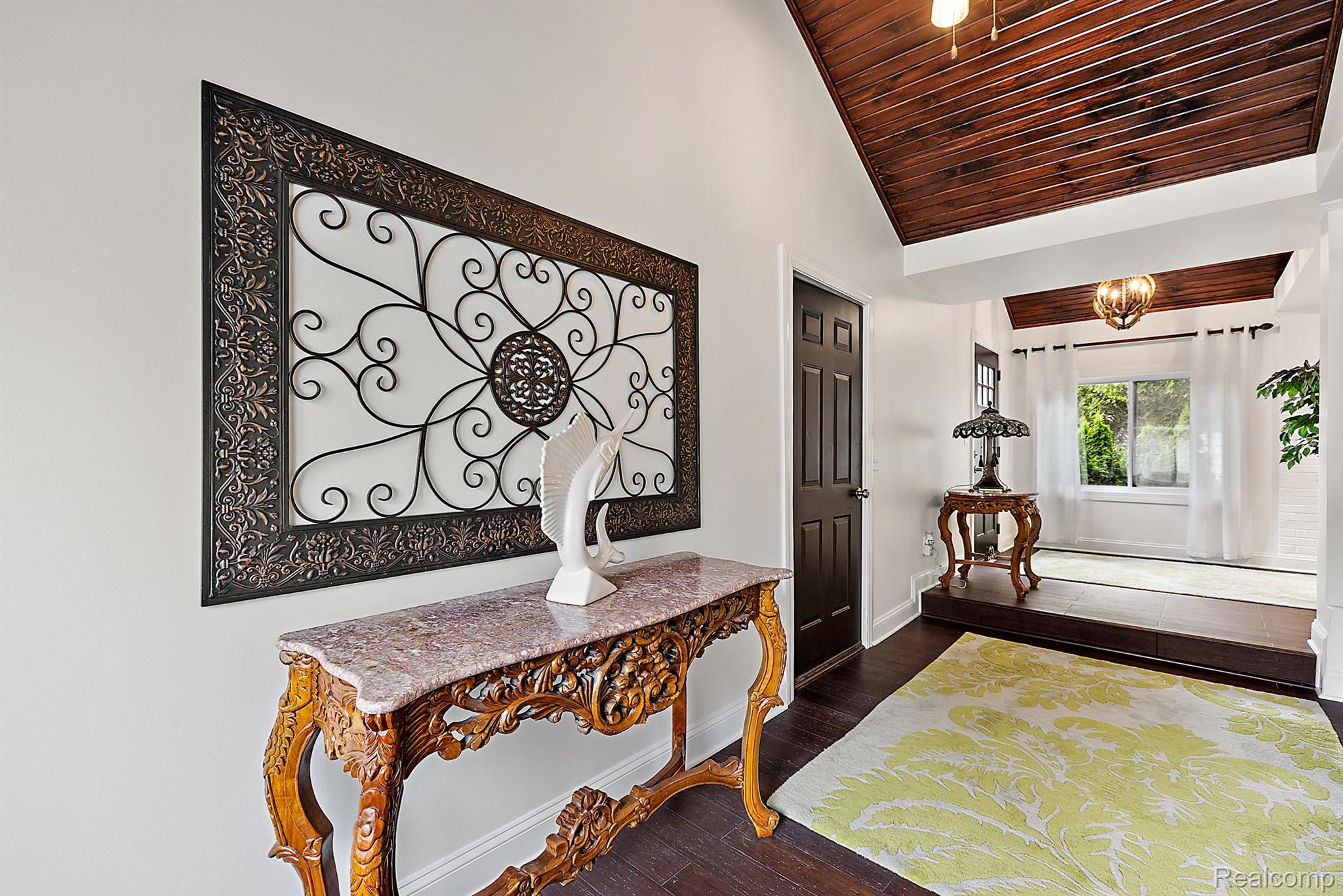 927 S LONG LAKE Boulevard