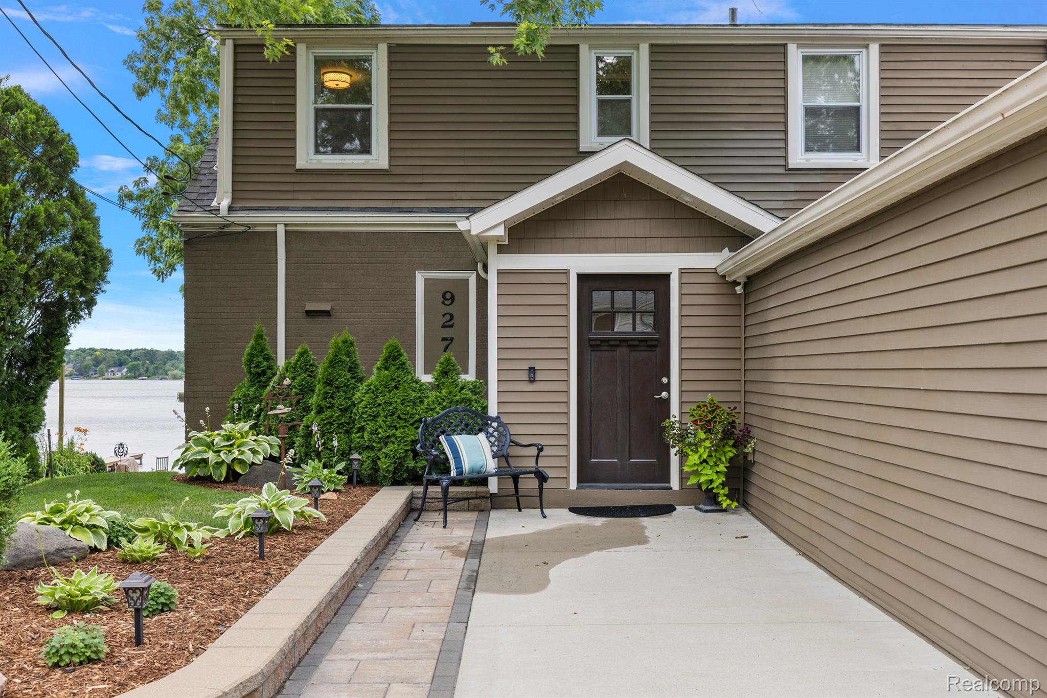 927 S LONG LAKE Boulevard