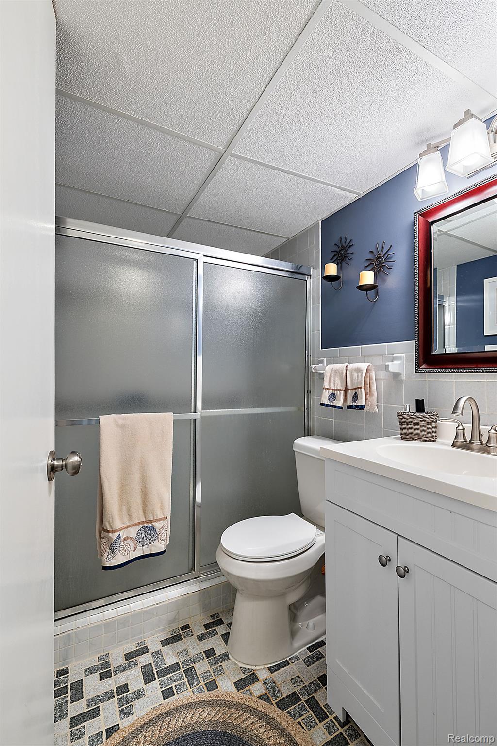 927 S LONG LAKE Boulevard