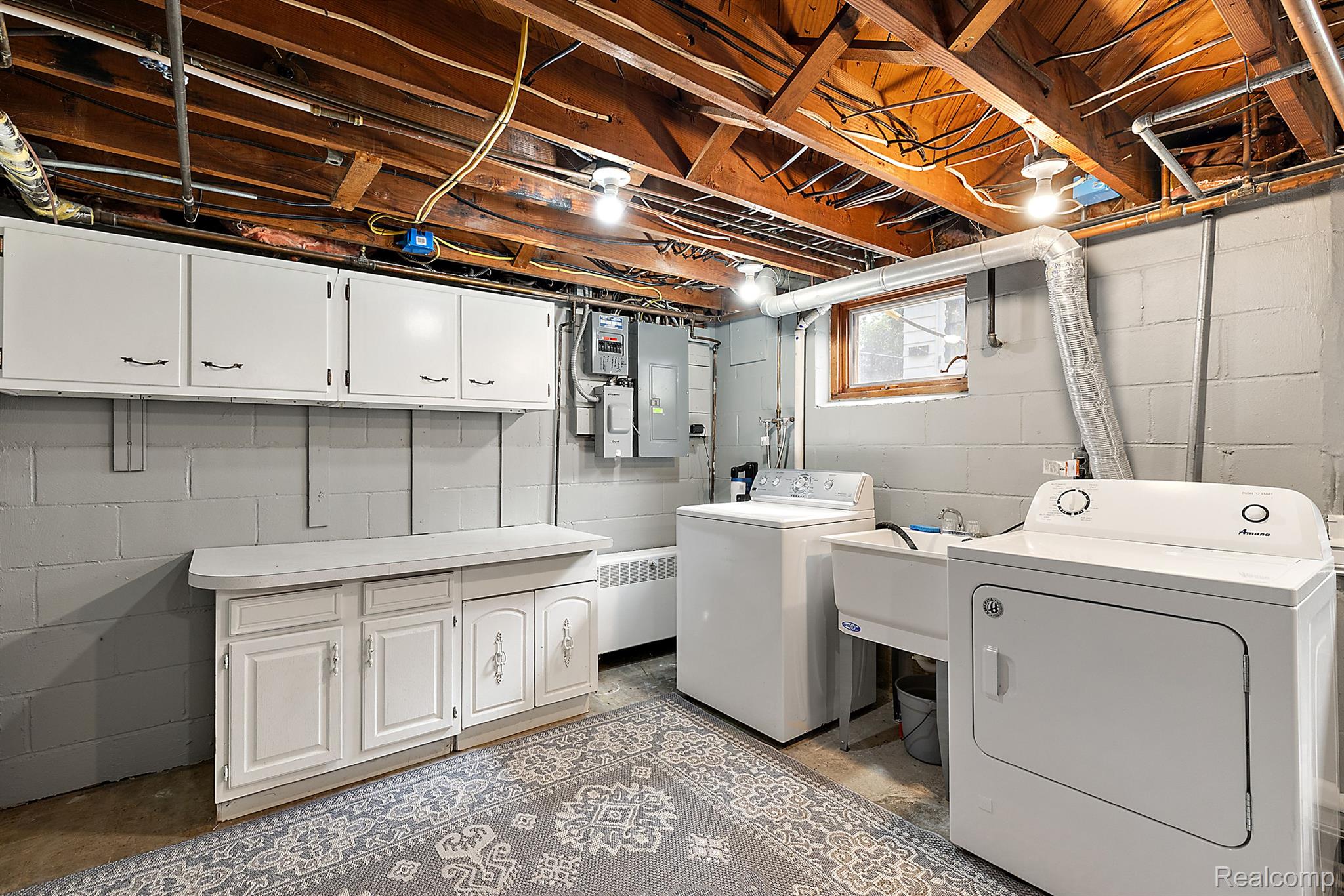 927 S LONG LAKE Boulevard