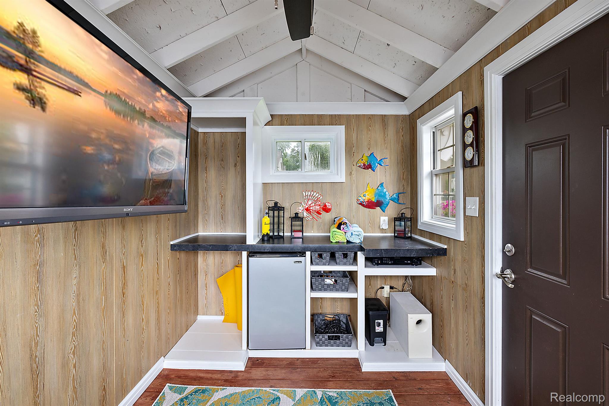 927 S LONG LAKE Boulevard