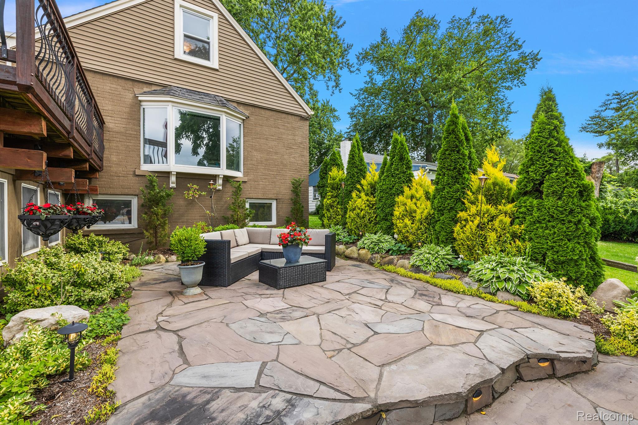 927 S LONG LAKE Boulevard