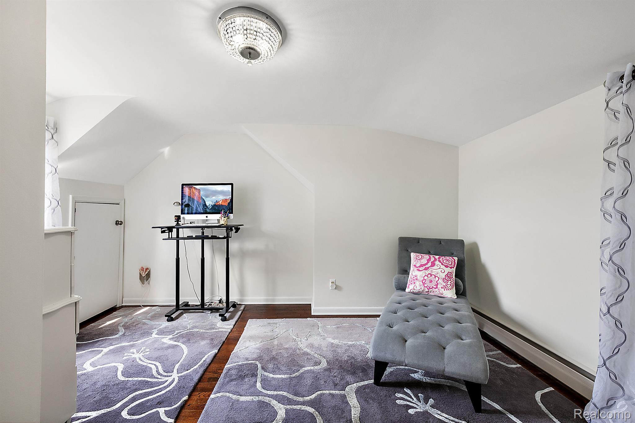 927 S LONG LAKE Boulevard