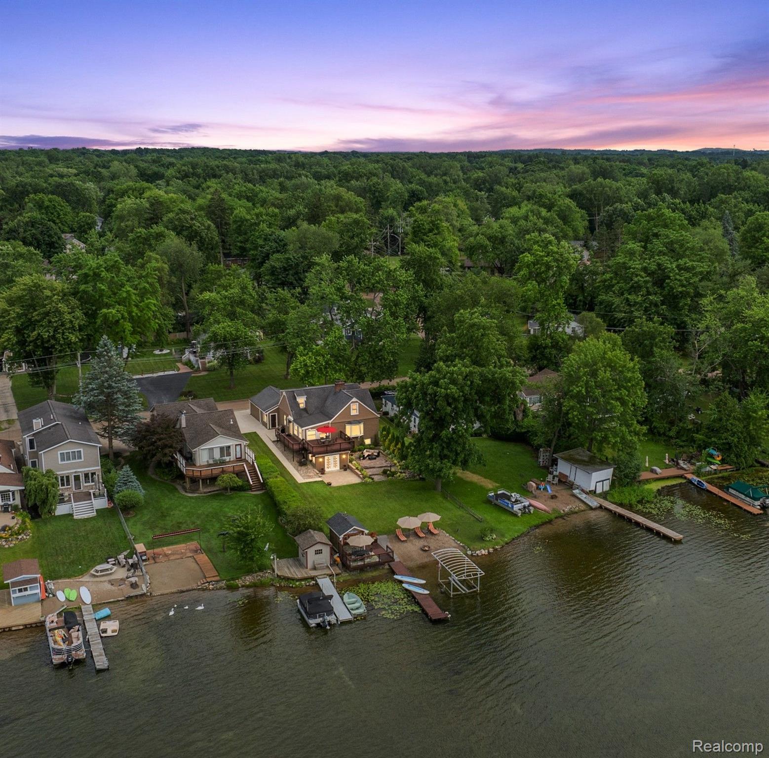 927 S LONG LAKE Boulevard