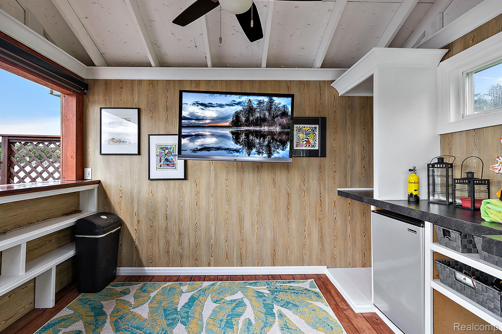 927 S LONG LAKE Boulevard