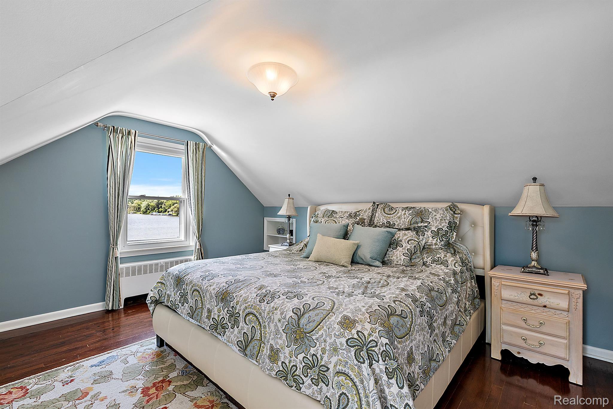 927 S LONG LAKE Boulevard