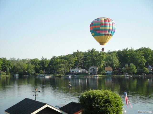 927 S LONG LAKE Boulevard