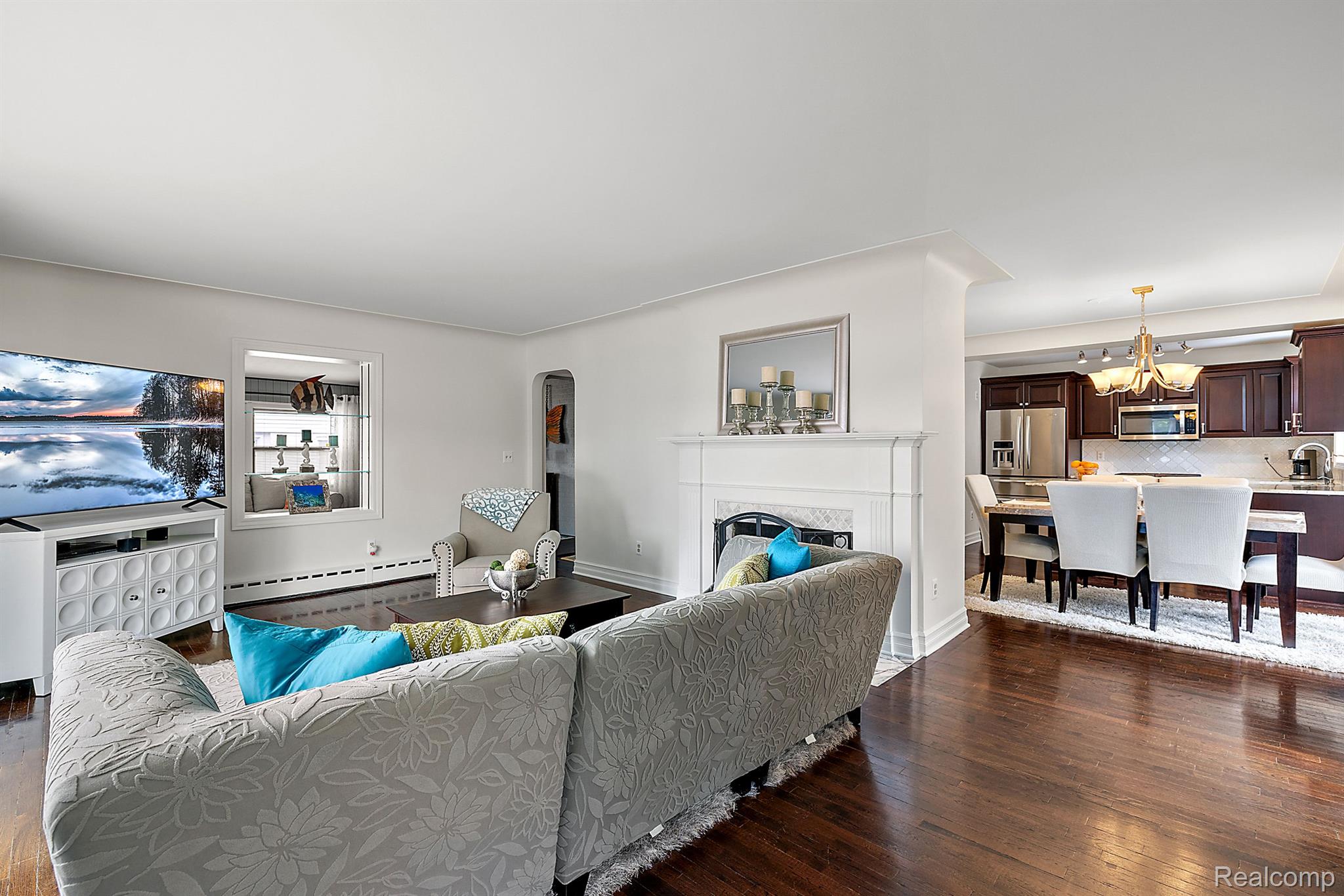 927 S LONG LAKE Boulevard